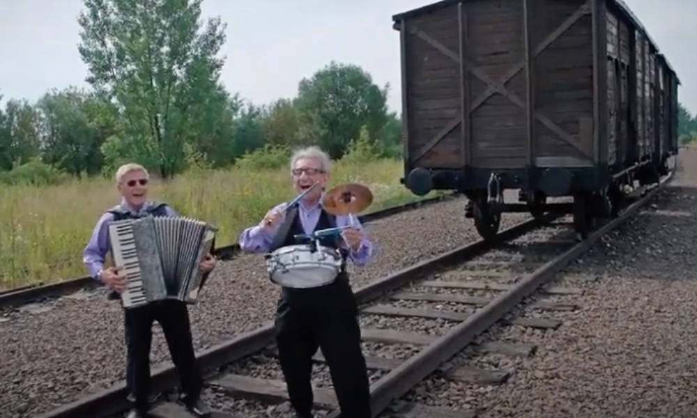 'Saul & Ruby: To Life!' tells the story of Holocaust survivors Saul Drier and Ruby Sosnowicz who started a band to honor the victims of the Holocaust.