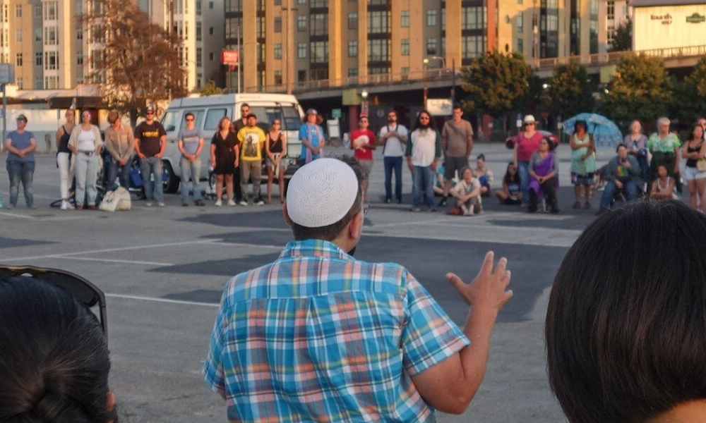 Rabbi Dev Noily addressing a gathering of Jews on Ohlone Land