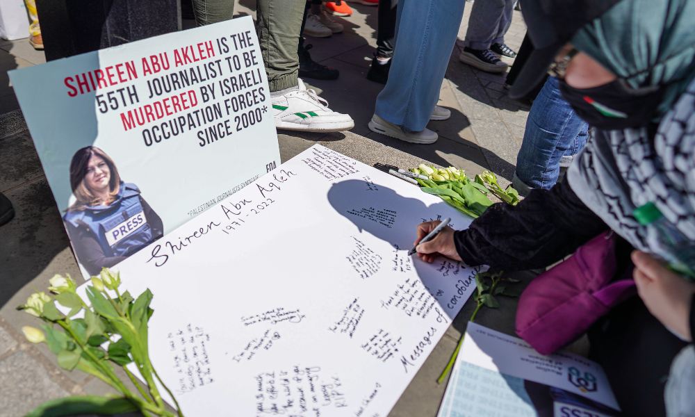 A sign protesting a journalist's death
