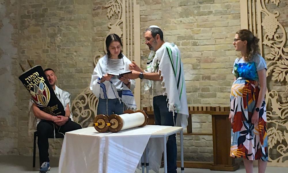Masorti Rabbi Reuven Stamov leads a Shavuot celebration in Kyiv