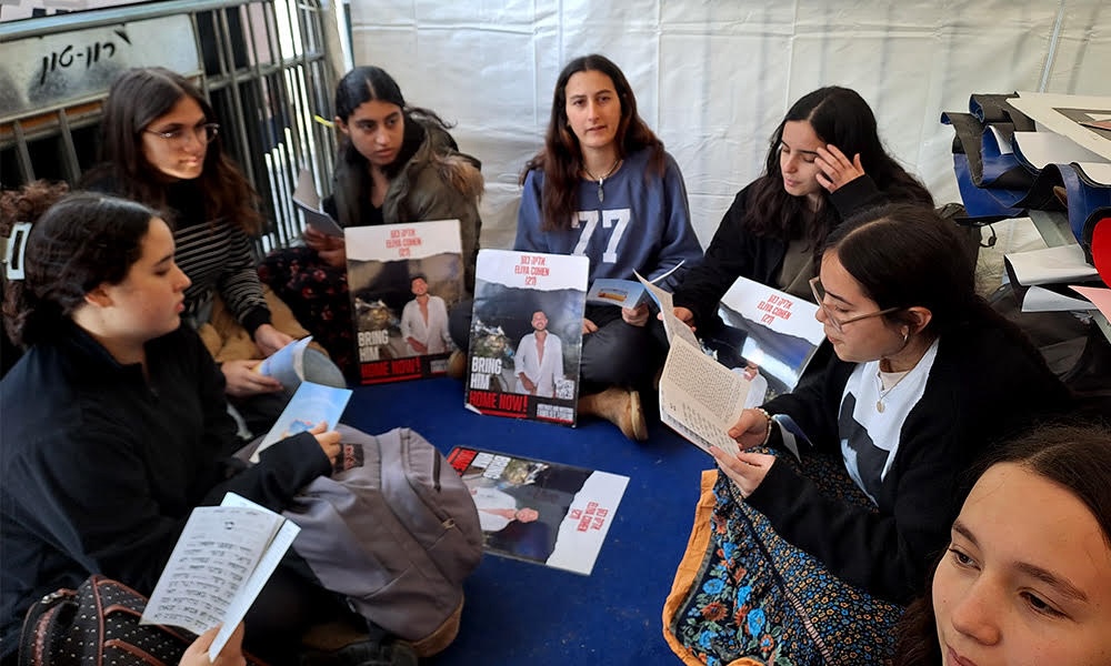 A group of girls reading psalms