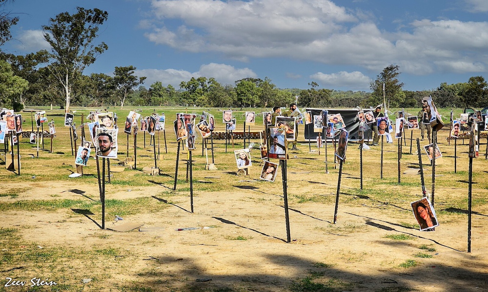 The presentation of the photos on the party grounds in Reeim