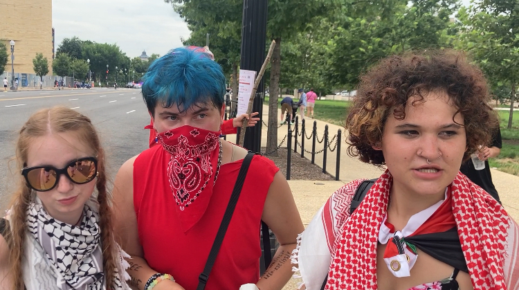teenagers at July 25 protest of Netanyahu's visit